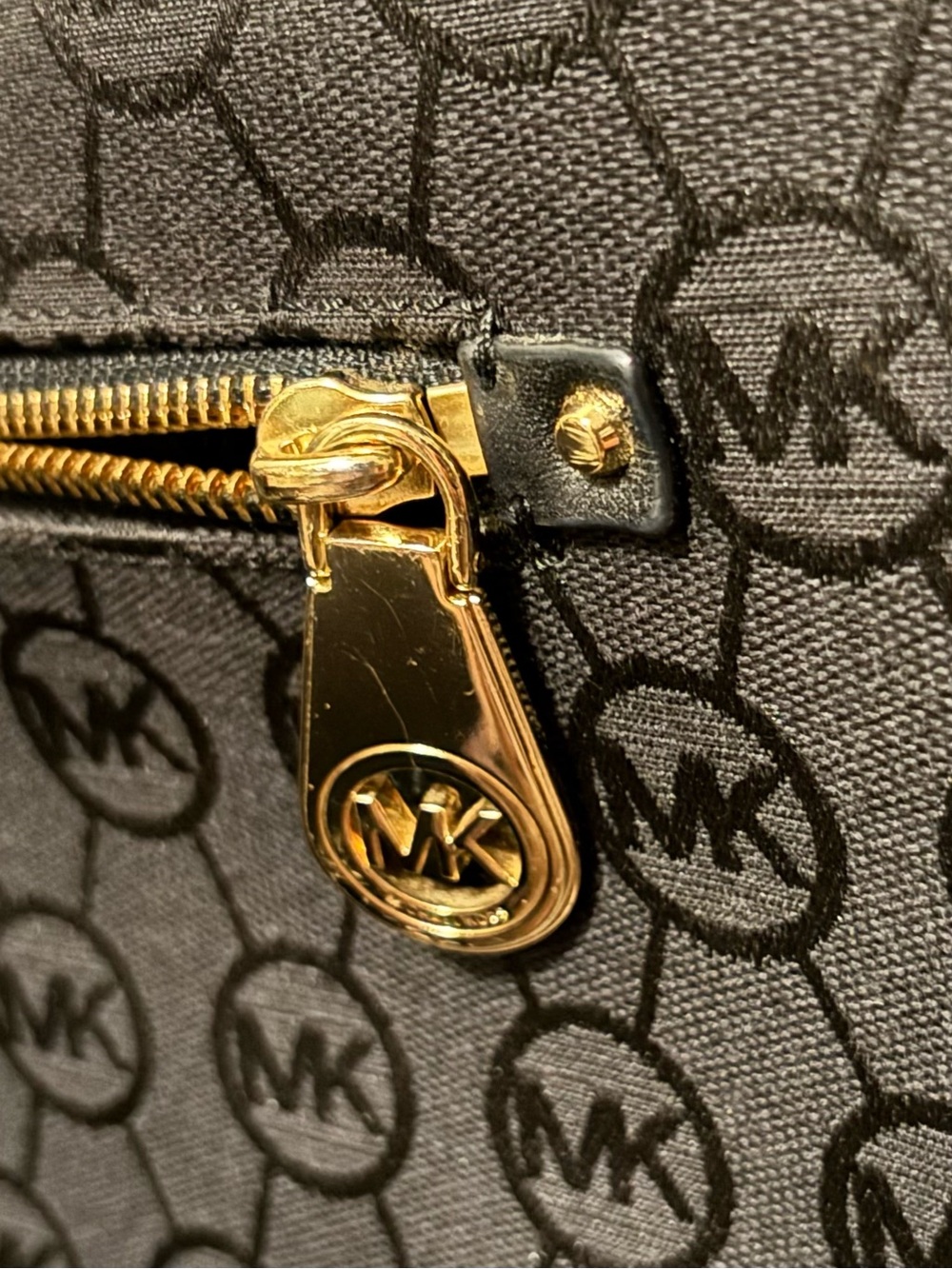 Michael Kors Kempton Monogram Front-Zip Tote Bag - Picture 9 of 11